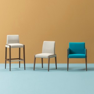 Sillón Jil 525 de Pedrali. Sillones de diseño. Sillones tapizados y patas madera.