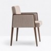 Sillón Jil 525 de Pedrali. Sillones de diseño. Sillones tapizados y patas madera.