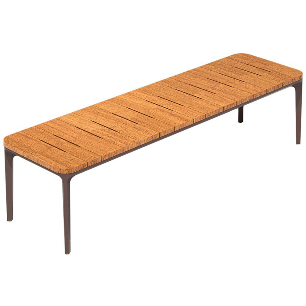 Mesa auxiliar Slim doghe H39 Outdoor Sovet Italia. Mesas auxiliares son sobre de madera.