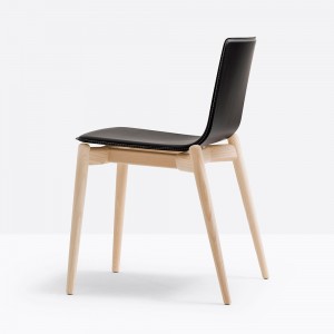 Silla Malmo 392 de Pedrali. Sillas de diseño. Sillas tapizadas en cuero.