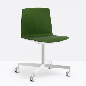 Silla Noa 727 de Pedrali. Sillas de diseño moderno. Sillas de oficina.