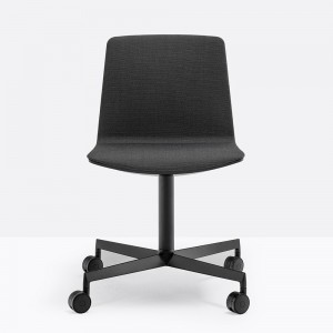 Silla Noa 727 de Pedrali. Sillas de diseño moderno. Sillas de oficina.