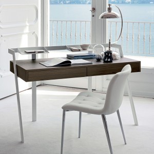 Escritorio Zac de Bontempi. Moderno escritorio con cajones de diseño italiano.