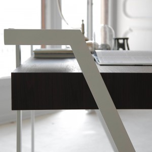 Escritorio Zac de Bontempi. Moderno escritorio con cajones de diseño italiano.