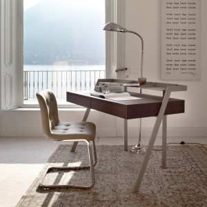 Escritorio Zac de Bontempi. Moderno escritorio con cajones de diseño italiano.