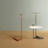 Lámpara pie Flat singular 5955 de Vibia. Tienda online lámparas modernas para salón.