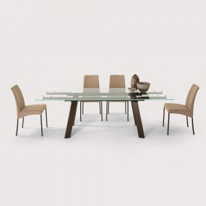 Silla Elias Ingenia. Sillas tapizadas para comedor. Sillas de ecopiel modernas.