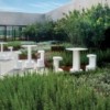 Mesa Serif de Pedrali. Mesas de diseño para exterior. Mesas altas para jardín.