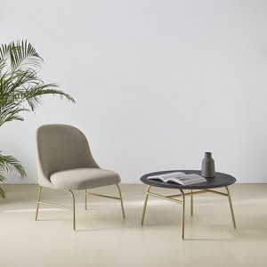 Mesa auxiliar Aleta redonda de Viccarbe. Mobilario de diseño interior.