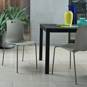 Silla Olly Outdoor de Ingenia. Sillas apilables de polipropileno. Sillas de diseño.