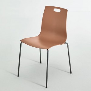 Silla Olly Outdoor de Ingenia. Sillas apilables de polipropileno. Sillas de diseño.