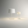 Lámpara de sobremesa Warm Vibia. Lámparas modernas ideales para salón.