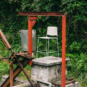 Taburete moderno Ema de Enea. Taburete de diseño en variedad de colores.