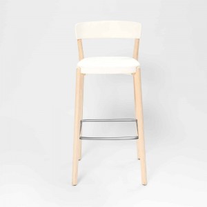 Taburete moderno Noa polipropileno de Enea. Diseño moderno de madera. 