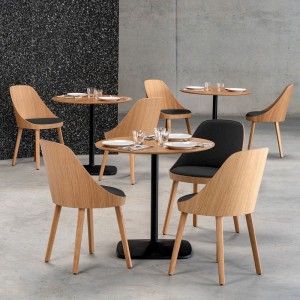 Silla moderna Kaiak 4L Enea. Diseño moderno ideal para ambientes interiores.