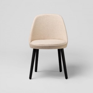 Silla moderna Kaiak 4L Enea. Diseño moderno tapizado ideal para salones.