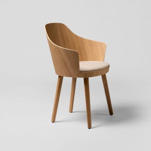 Sillón moderno Kaiak 4L Enea. Diseño en madera tapizada para interior.