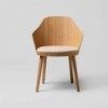 Sillón moderno Kaiak 4L Enea. Diseño en madera tapizada para interior.