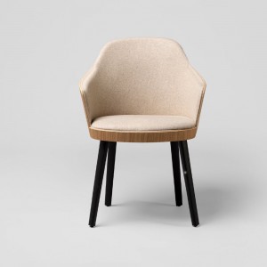Sillón moderno Kaiak 4L Enea. Diseño en madera tapizada para interior.