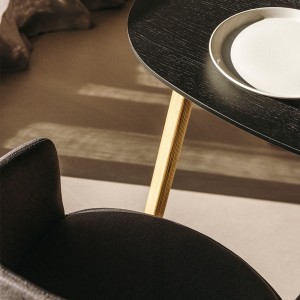 Sillón moderno Kaiak 4L Enea. Diseño en madera tapizada para contract.