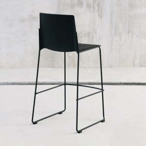 Taburete moderno Ema de Enea. Taburete de diseño en variedad de colores.