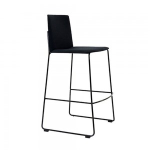 Taburete moderno de diseño Ema de Enea. Taburete tapizado en tela.