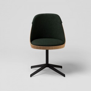 Silla moderna Kaiak 4R Enea. Diseño tapizado ideal para ambientes de oficina.