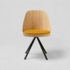 Silla moderna Kaiak Spin Enea. Diseño moderno en acero lacado tapizada.