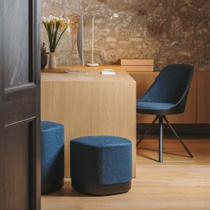 Silla moderna Kaiak Spin Enea. Diseño práctico tapizado ideal para oficinas.