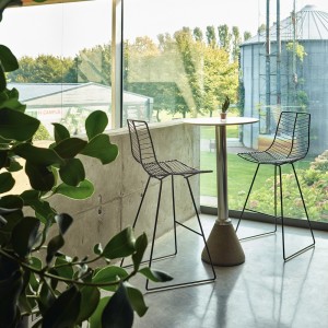 Taburete Leaf de Arper. Muebles de diseño. Taburetes modernos para exterior.