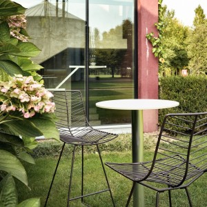 Taburete Leaf de Arper. Muebles de diseño. Taburetes modernos para exterior.