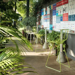 Taburete Leaf de Arper. Muebles de diseño. Taburetes modernos para exterior.