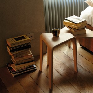 Mesa Auxiliar Ply de Arper. Mesitas de interior ideal para hogar y contract.