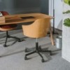 Sillón moderno Kaiak 5R Enea. Diseño tapziado con ruedas ideal para oficinas.