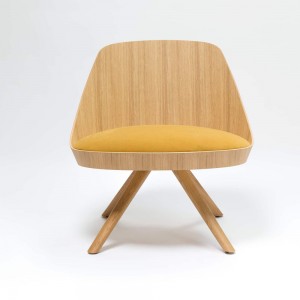 Butaca Kaiak Lounge Spin Wood Enea. Diseño en madera para interiores.