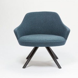 Butaca Kaiak Lounge Spin Wood Enea. Diseño en madera para interiores.