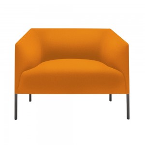 Sillón Saari ancho metal Arper. Amplio diseño moderno de mueble para salón.