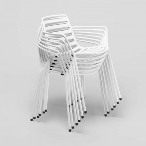 Silla de acero Street de Enea. Muebles de diseño para exteriores.