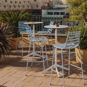 Taburete de acero Street de Enea. Mueble ideal para jardín o terrazas.