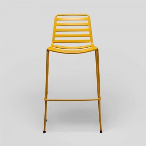 Taburete de acero Street de Enea. Mueble ideal para jardín o terrazas.