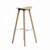 Taburete Coma wood de Enea. Diseño fijo en 4 patas de madera de roble.