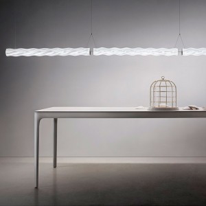 Lámpara suspensión Hugo Horizontal de Slamp. Diseño ideal ideal para oficinas.