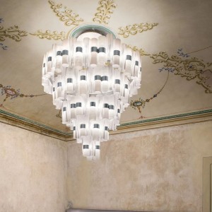 Lámpara suspendida La Lollona Slamp. Diseño de lujo en gran tamaño.