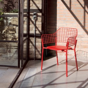 Butaca Lyze diseñada para exteriores de Emu.