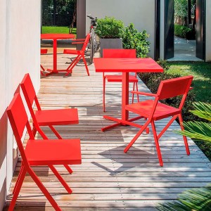 Butaca Mia para exteriores de Emu. Butacas de diseño moderno. Sillones innovadores.