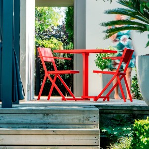 Butaca Mia para exteriores de Emu. Butacas de diseño moderno. Sillones innovadores.