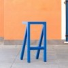 Taburete Bureaurama de Magis. Taburete de aluminio pintado para exterior.