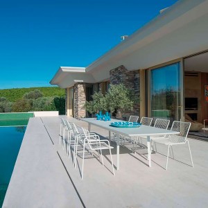 Mesa Extensible Imperial Plus4 para espacios exteriores de Emu.