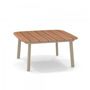 Mesa baja Shine para espacios exteriores de Emu.