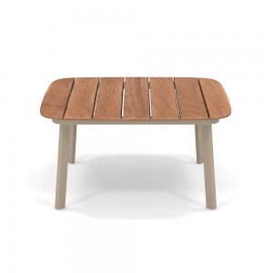 Mesa baja Shine para espacios exteriores de Emu.